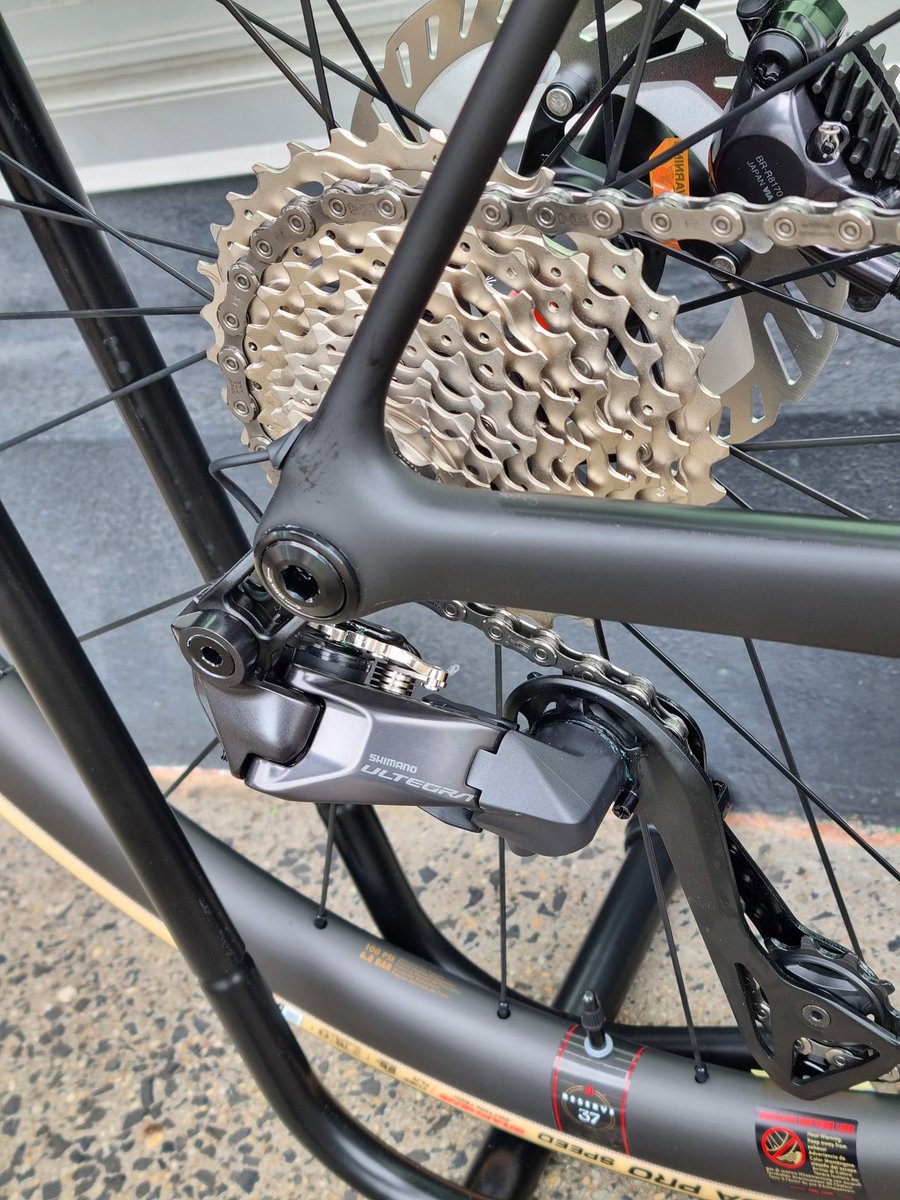OliverWacek's tweet image. CERVELO R5 Shimano Ultegra DI2 12Speed, 
Reserve carbon wheelset 34/37 TLR
4iiii Powermeter 
Absolutely stunning lightweight CERVELO,
and.... the customer took it home. CONGRATULATIONS on your new CERVELO R5.
You will see it in Cairns. 🚴‍♂️🚴‍♀️🚴
•
#cervelo #lightweight #cycling