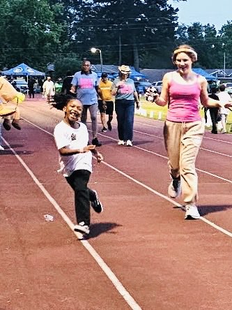 akjohnsonEdS's tweet photo. Our Girls on the Run (LeadHERship Club) representing at the Liberty County Relay for Life supporting the American Cancer Society!! These young ladies did an amazing job!!! The work doesn’t stop here! Let’s continue to support the fight against cancer!🙏🏾💙 https://t.co/6PSdLt1Mbz