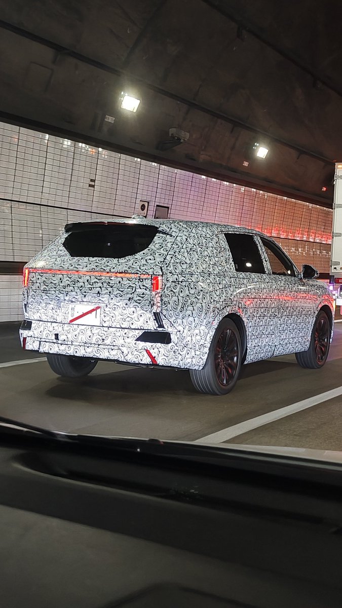 CarFlowJP's tweet image. 【視聴者提供】

東京湾アクアラインでHondaの新型SUVと思われる車両がスパイショットされました。
熊谷ナンバーを装着し、後方をHondaの新型「CR-V」が走行しています。

当初は新型「VEZEL（ヴェゼル）」と予想されていましたが、最新の情報では新型「AVANCIER」ではないかとされています。

#Honda