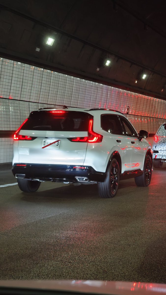 CarFlowJP's tweet image. 【視聴者提供】

東京湾アクアラインでHondaの新型SUVと思われる車両がスパイショットされました。
熊谷ナンバーを装着し、後方をHondaの新型「CR-V」が走行しています。

当初は新型「VEZEL（ヴェゼル）」と予想されていましたが、最新の情報では新型「AVANCIER」ではないかとされています。

#Honda