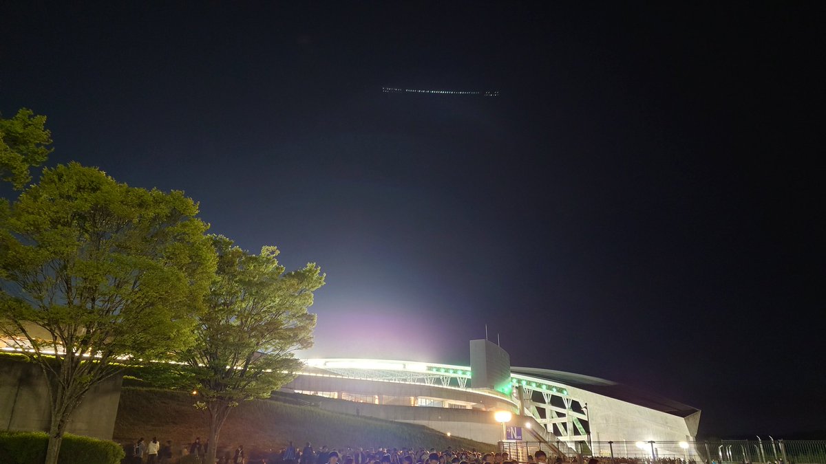 hirobuta_hiro's tweet photo. スタジアムツアー初日
めっちゃよかったーーー！！！！！
ネタバレしないように多くは語りません！
まぁでも最高だったなぁ！！！！
 #backnumber
 #backnumberスタジアムツアー
 #キューアンドエースタジアム https://t.co/Geu2O8dDRp