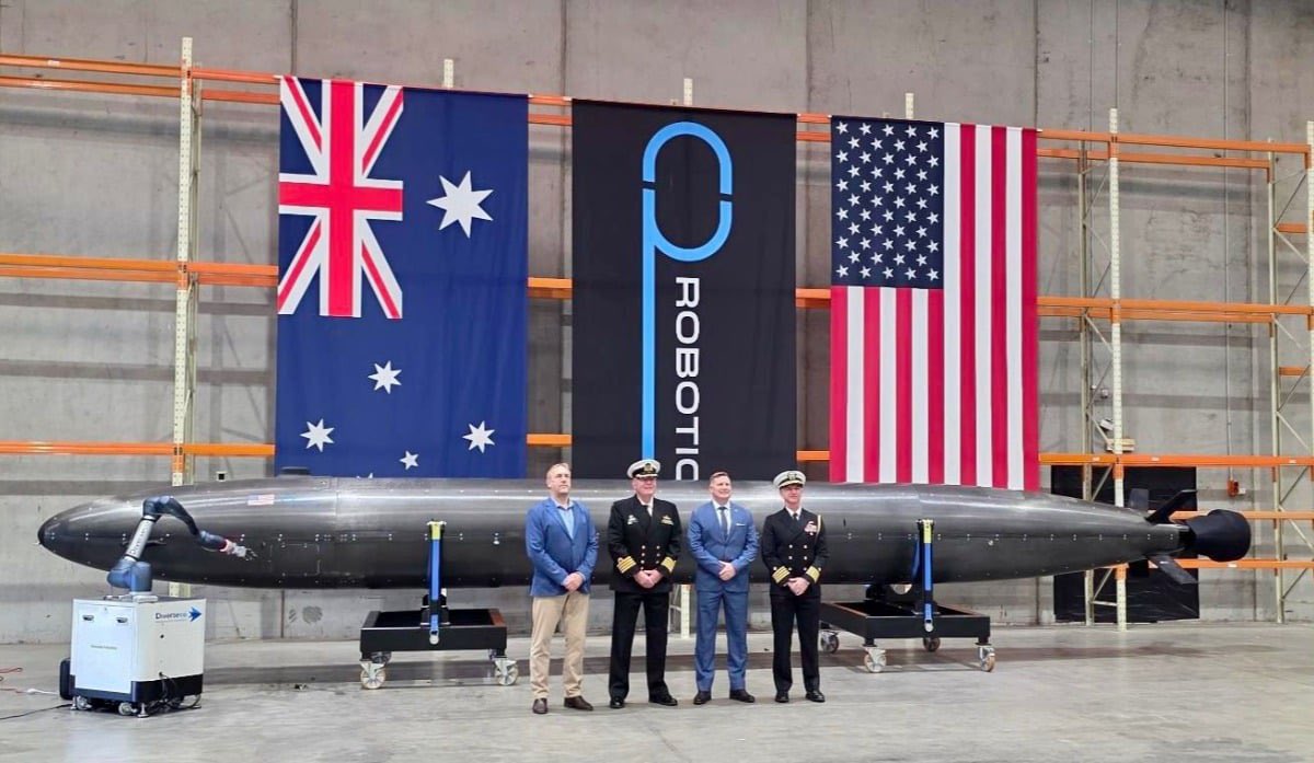 Drone_Wars_'s tweet photo. The Australian-developed Speartooth autonomous underwater vehicle has reportedly entered U.S. service integration channels, following its role in allied naval autonomy programs focused on surveillance, strike, and seabed warfare missions.
#USA #Australia #UUV #Defense #NavalTech https://t.co/EwNbJCDcLs