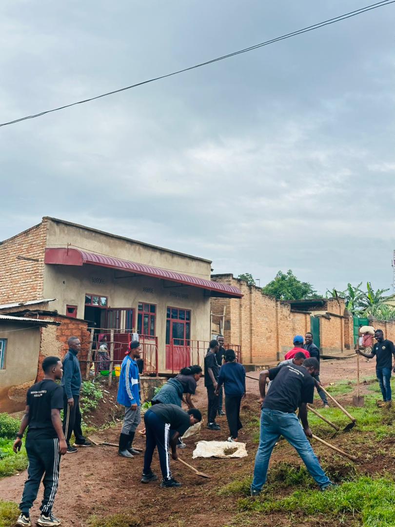Uyumunsi Rwanda Sociologists association twakoze umuganda, wokunoza umuhanda ukaba nyabagendwa mumudugudu wa REBERO, GITWA,TUMBA,<a href="/HuyeDistrict/">Huye District</a> mugutanga umusanzu wacu kukarere twigamo.<a href="/Uni_Rwanda/">University of Rwanda</a> <a href="/UrsuHuye/">URSU Huye Campus</a>
