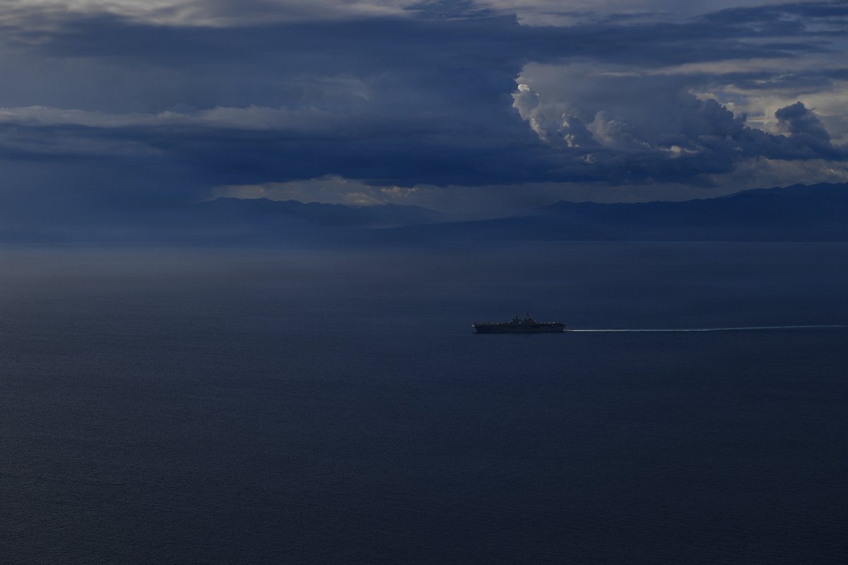 Forward deployed. Always ready. 🦅🚢

USS Boxer leads the Amphibious Ready Group through the waters of the Sulu Sea. Operating at the tip of the spear guarantees readiness and protects regional stability.

#ForwardDeployed | #US7thFleet https://t.co/cl73YzThZy