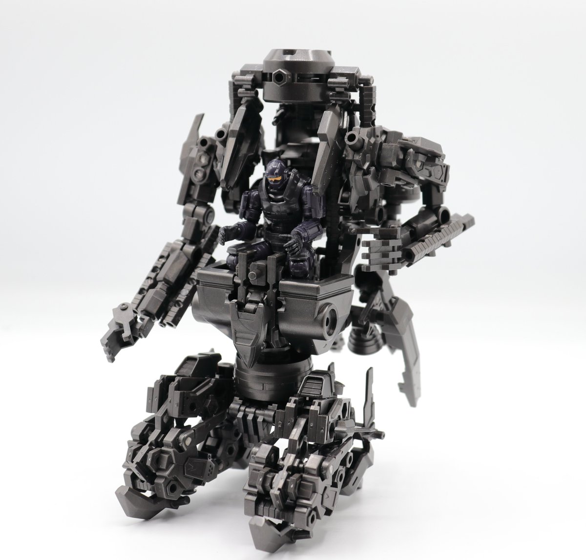 404NotFound_hex's tweet photo. #ヘキサギア
変更点としては
・頭身等の全体バランス調整
・解放コックピットと半密閉のコックピットのコンパチ
・腕、足、腰の稼働の変更・追加

続く https://t.co/Py5vMW0l1O