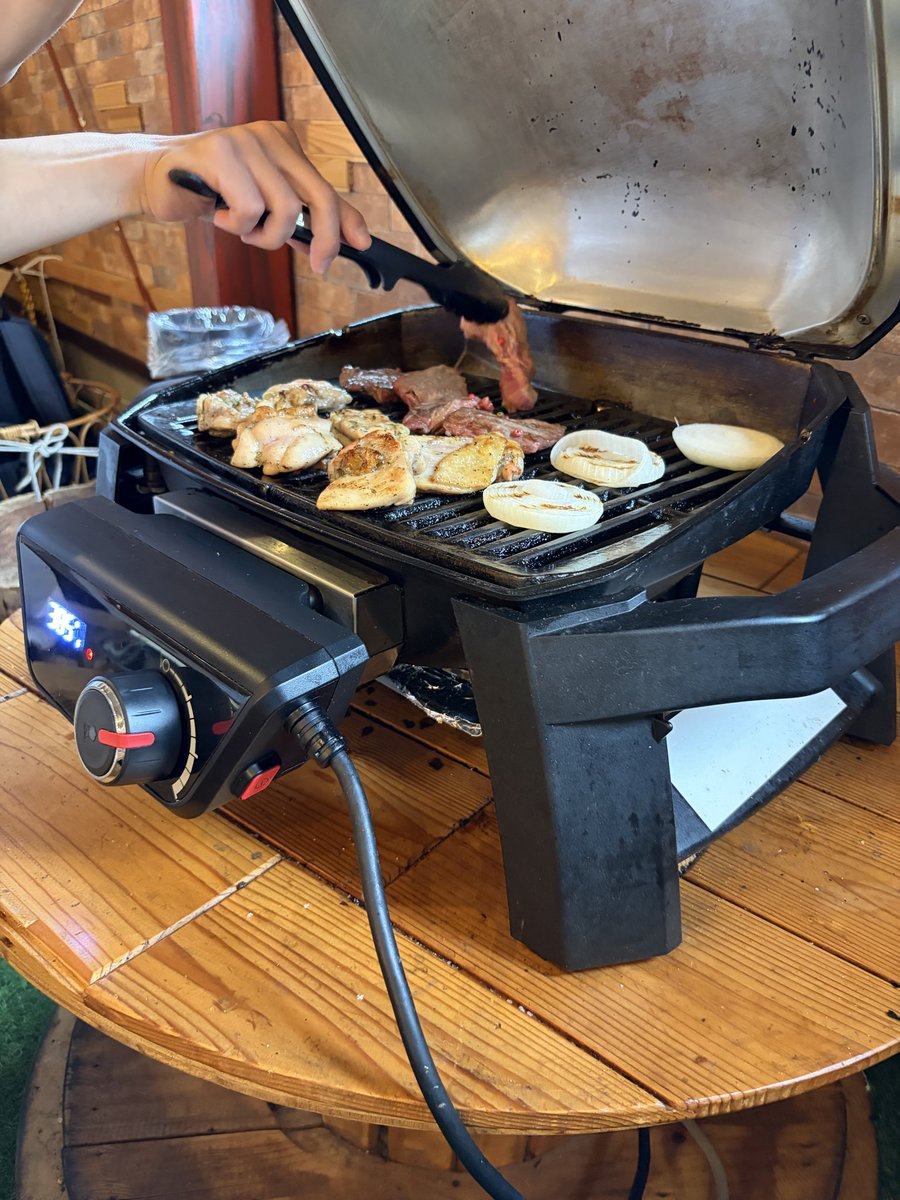 昨日からGW🫶
昨日はぺんちゃんとランチデートして、今日は娘の友達家族と室内BBQ🔥
めっちゃ遊んでる🤣笑
娘も友達も可愛すぎるんだ🥰
明後日も遊ぶ約束してるし、家族ぐるみで仲良くしてもらえるの有り難い🙏