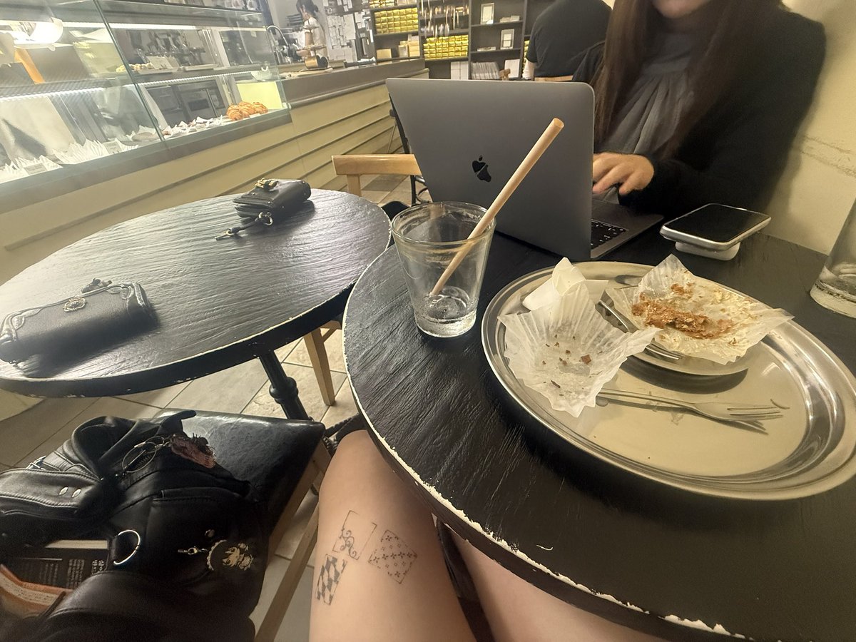 névi tweet media