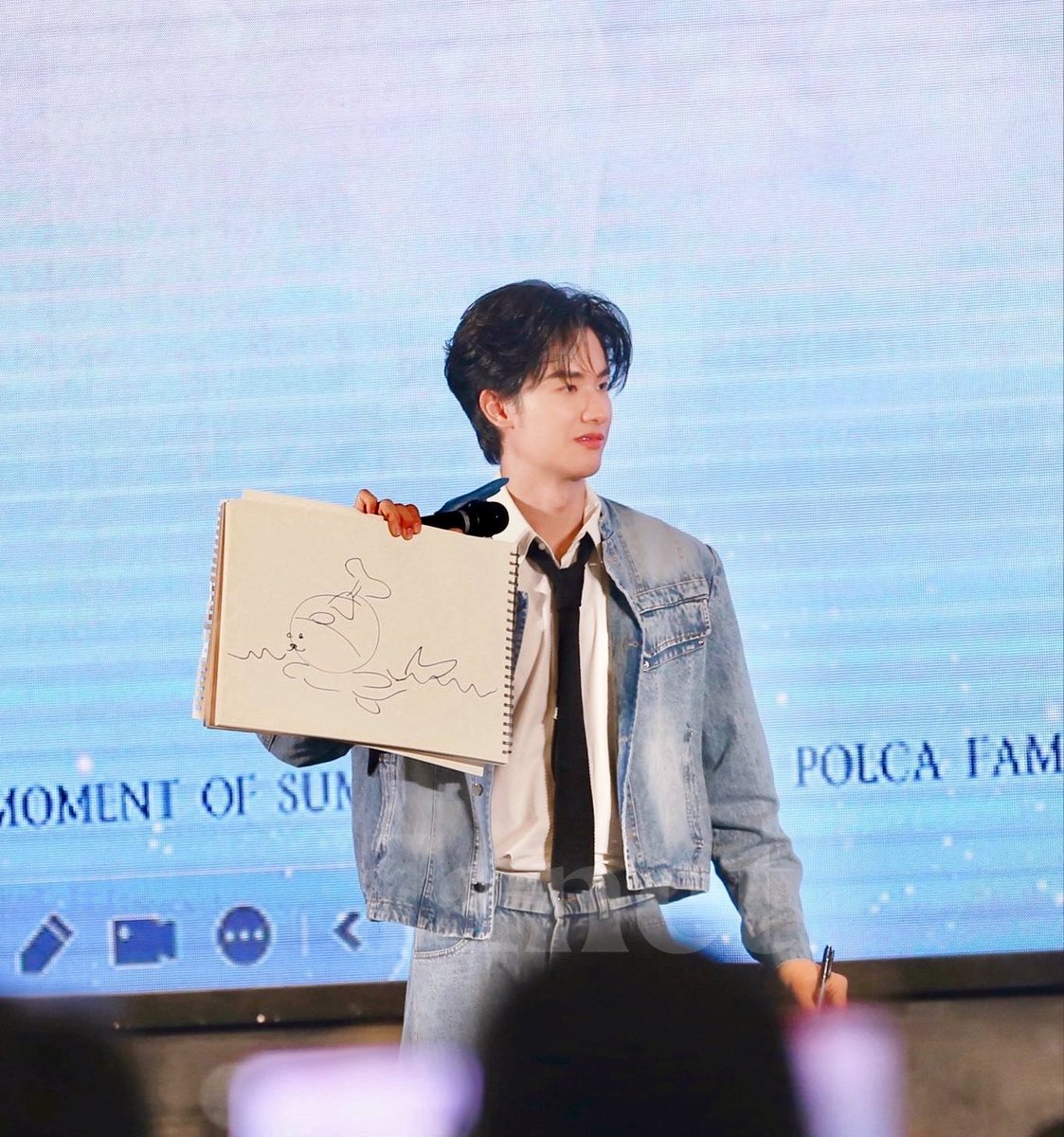 suntaythi's tweet image. papa tay is drawing san when swimming all the way to shanghai 🏊🏻💦 

TAYSAN IN SHANGHAI
#Tayfansignwithpolcasan
#Tawan_V #POLCASAN