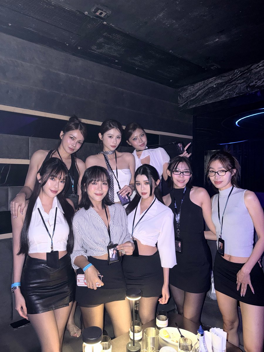evekhooaweb3's tweet photo. OL Night～🤍🤟🏻
老板我们开工了！ https://t.co/FVFBvlclP1