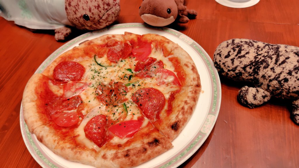 sanshoukun's tweet photo. ミックスピザ、ビアホールの鶏から揚げ、デザートにベイクドチーズケーキと濃厚なめらかプリンも食べてん🍕🍮
プリンは黒ビールを煮つめたカラメルソースが特徴の自家製らしい✨
さすがアサヒビール❗ https://t.co/G275onK4k8
