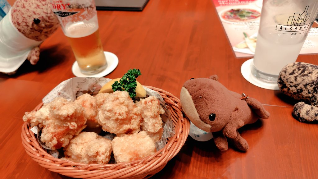 sanshoukun's tweet photo. ミックスピザ、ビアホールの鶏から揚げ、デザートにベイクドチーズケーキと濃厚なめらかプリンも食べてん🍕🍮
プリンは黒ビールを煮つめたカラメルソースが特徴の自家製らしい✨
さすがアサヒビール❗ https://t.co/G275onK4k8