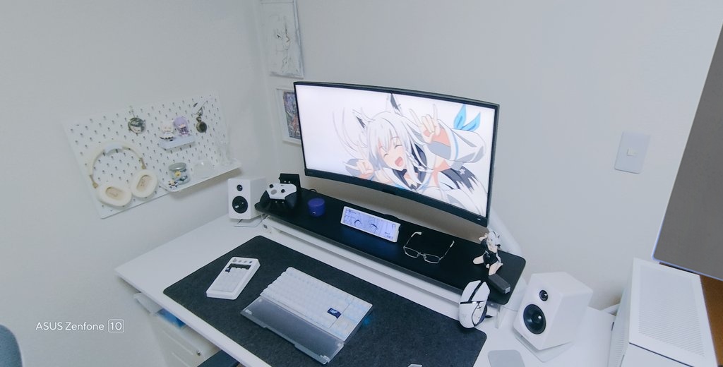 piz03m46's tweet photo. 久々に更新。
やはりセンスが皆無（笑）
#desksetup
#お前らのPCデスク周り晒していけ https://t.co/ZrMyctyikw