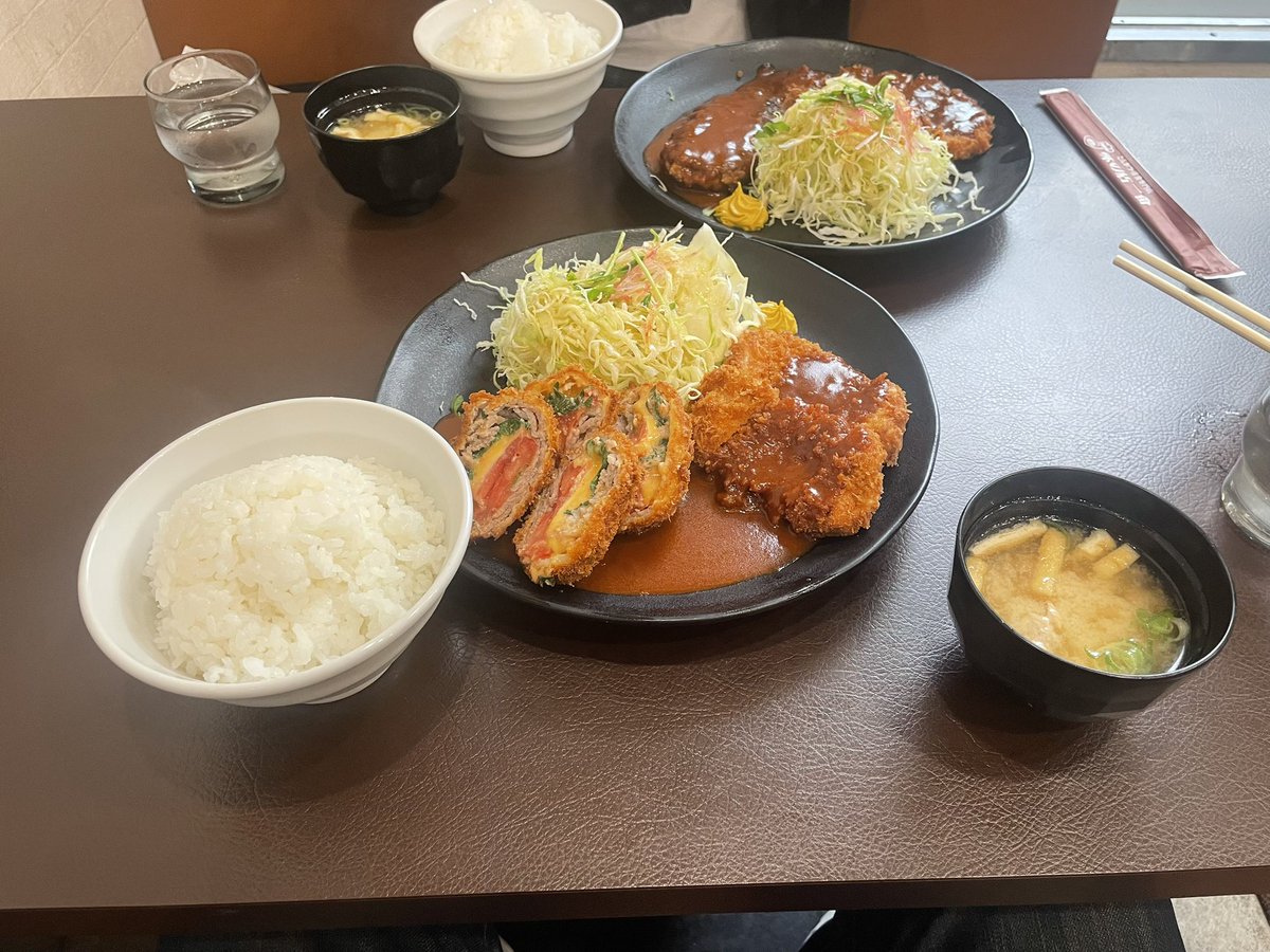 likeThebeerw's tweet photo. かずさんとウニ前に飯とデザート行ってきやした！
うまい飯屋教えて貰えて大感謝！ https://t.co/GUpLseXo3U