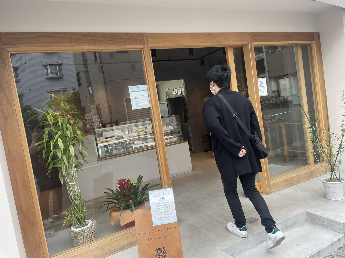 likeThebeerw's tweet photo. かずさんとウニ前に飯とデザート行ってきやした！
うまい飯屋教えて貰えて大感謝！ https://t.co/GUpLseXo3U