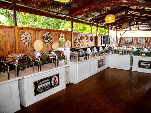 abzynation's tweet photo. We do outdoor catering for all your functions at backyard Bistro we have the best Cutlery, best food setups and even better the most delicious food for yourself and your guests.
#BackyardUG #KampalaWeekend #GoldenPosts https://t.co/tHf6Vm2DO5