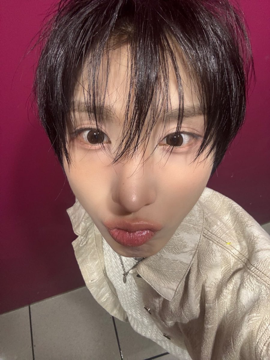 lexy is STUP!D for juwang 🍓🐰 tweet media