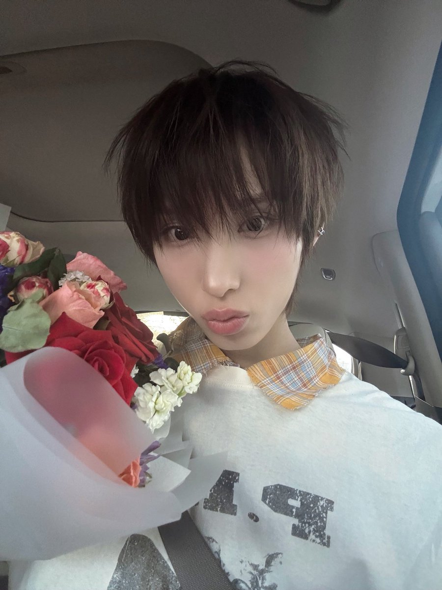lexy is STUP!D for juwang 🍓🐰 tweet media