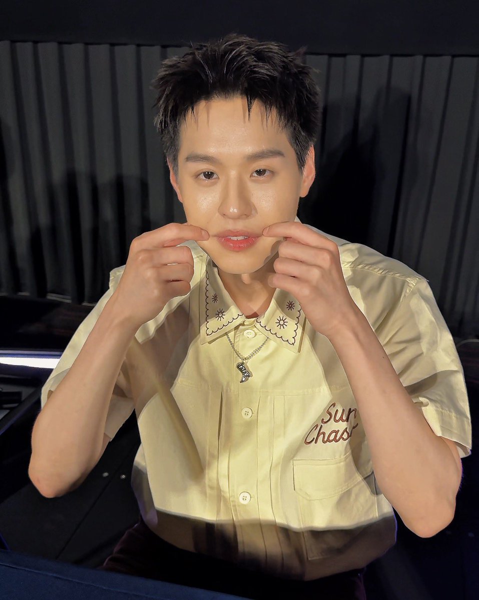 LUCKYIMBK's tweet photo. รักบิวกิ้นทิสุดในดวงจันทร์🌈☁️✨🧡🐶

#GrowWithTheFlowAlbumFansign
#bbillkin https://t.co/RpZVCMrq0I