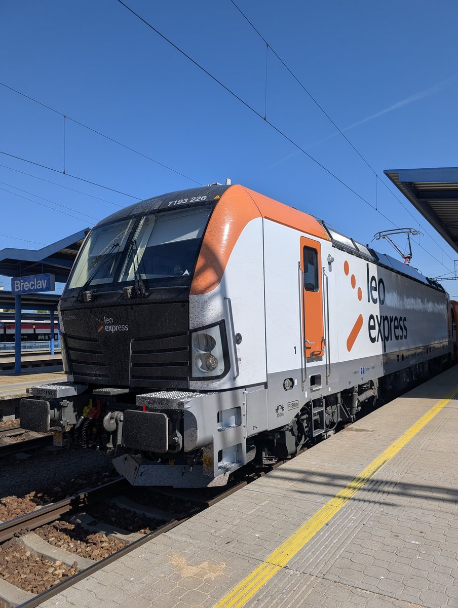 Simply Railway tweet media
