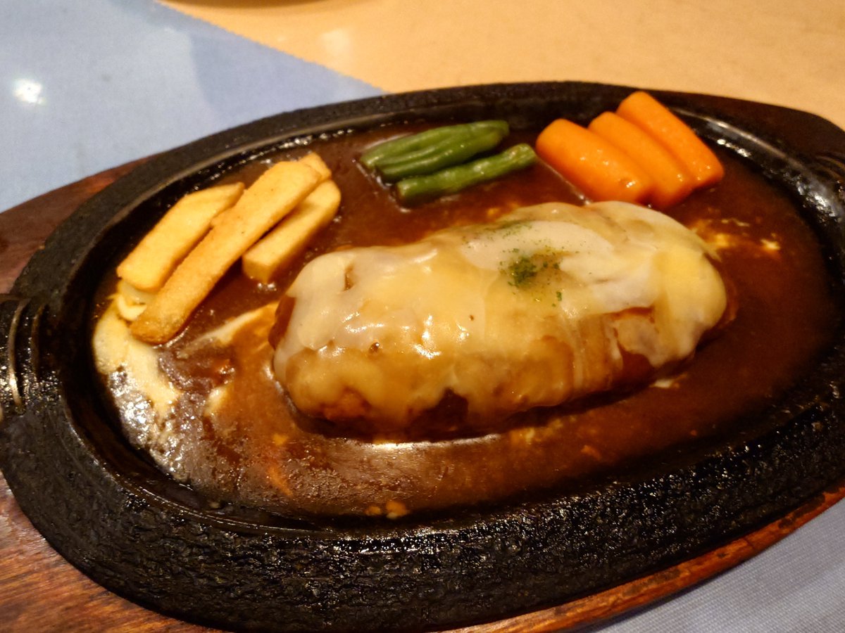 手作りハンバーグ食べちゃう🤤