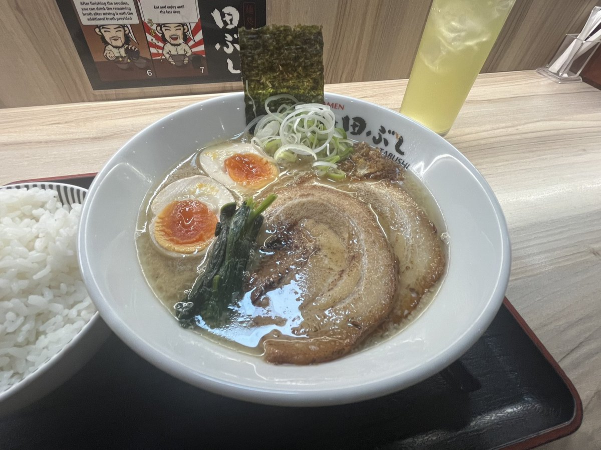 sirobatooo's tweet photo. 3日間に渡って映画館に訪問 5件行ってきたーーなかったーー😭

TRXのラーメン田ぶし 美味しかったけど、どっかで食べた味やなって唐揚げは中の下
すき家のおかゆは珍しいww
 #田ぶし   #すき家 https://t.co/iElPk2wKeI