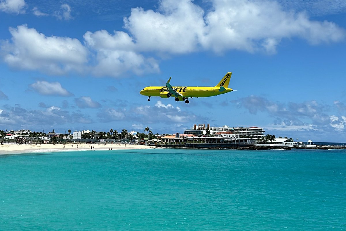 KaciPavlikova's tweet image. Goodbye @SpiritAirlines! You will be missed. 😢 / Letecká společnost #Spirit Airlines pozastavila všechny lety. Ale fotky a video příletu jejího žlutého livery na ostrov St. Maarten nechávám v archivu a nezapomenu. ✈️ #airline #aviation