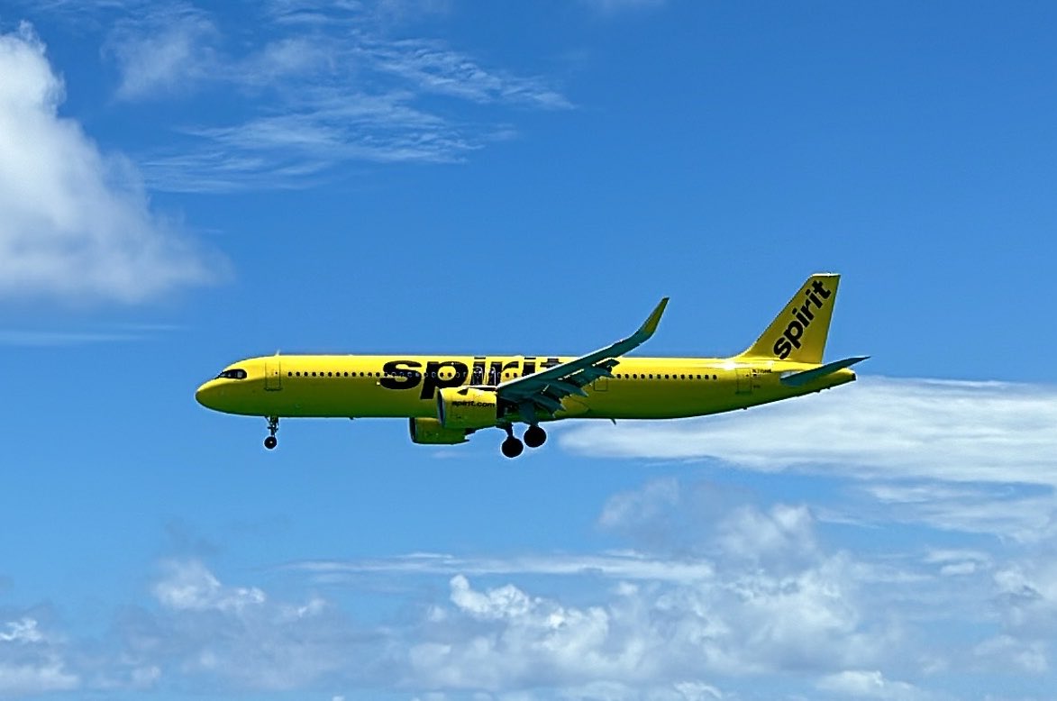 KaciPavlikova's tweet image. Goodbye @SpiritAirlines! You will be missed. 😢 / Letecká společnost #Spirit Airlines pozastavila všechny lety. Ale fotky a video příletu jejího žlutého livery na ostrov St. Maarten nechávám v archivu a nezapomenu. ✈️ #airline #aviation