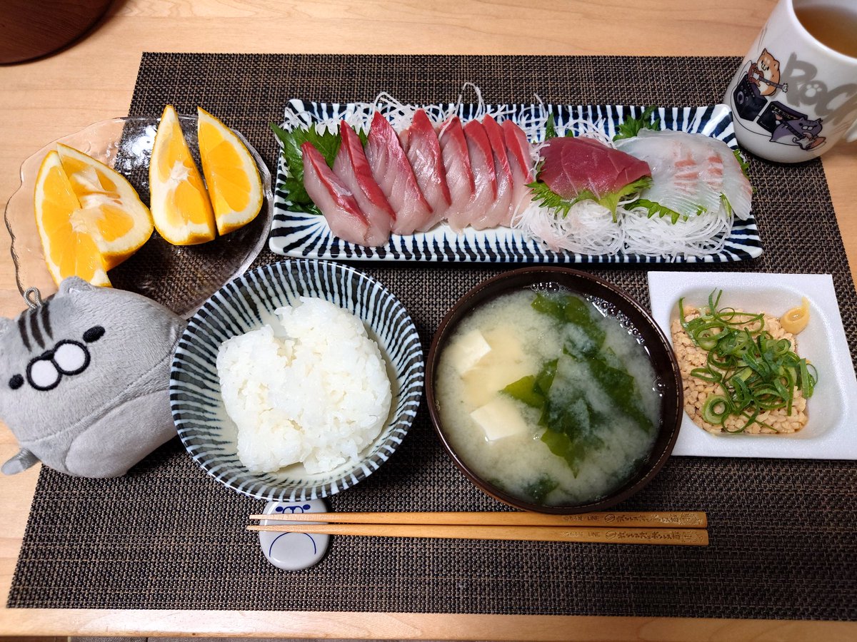 k39yuuki's tweet photo. 外食や惣菜続きだったので今日は大人しく家でお刺身🐟️ https://t.co/XoVUiX4foY