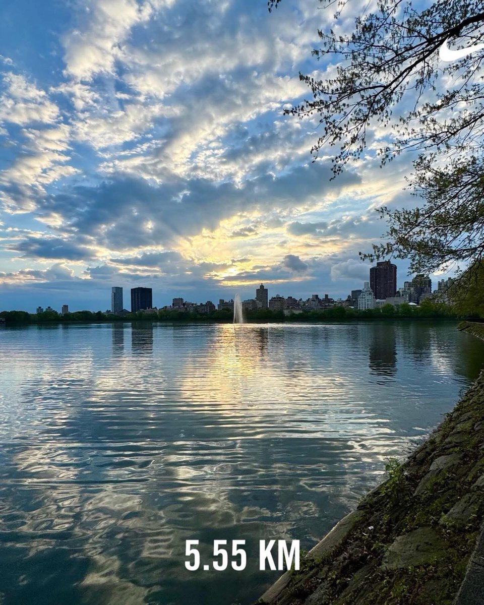 tomoyamada's tweet image. Saturday morning run
right now is the perfect moment to begin 

#run #running #jogging #newyork #sunrise