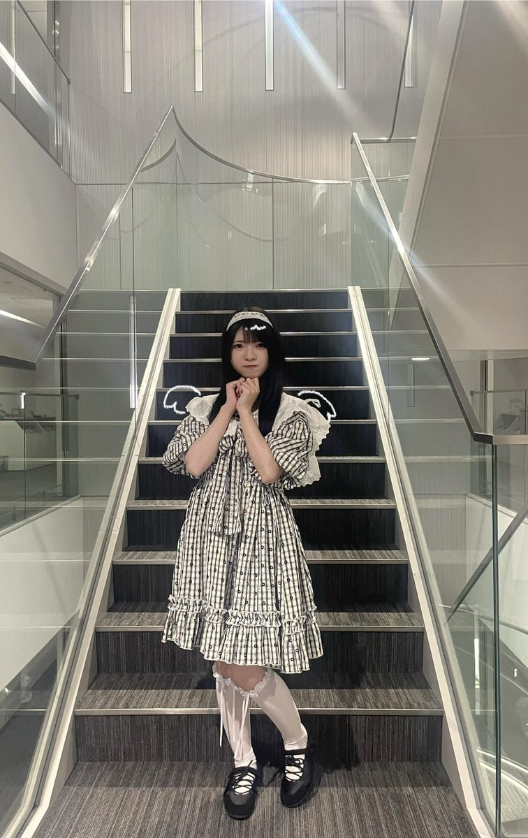 iko_hiyama's tweet photo. リアル特典会ありがとうございました໒꒱

今日のために買った新しいお洋服！！⭐️どうですか～～？？

 #いこの保護者 https://t.co/GauEJFgU68