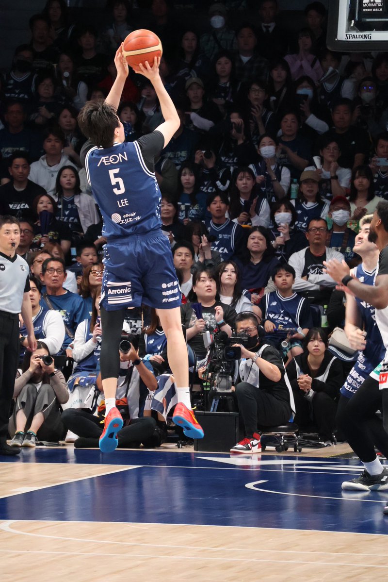 む tweet media