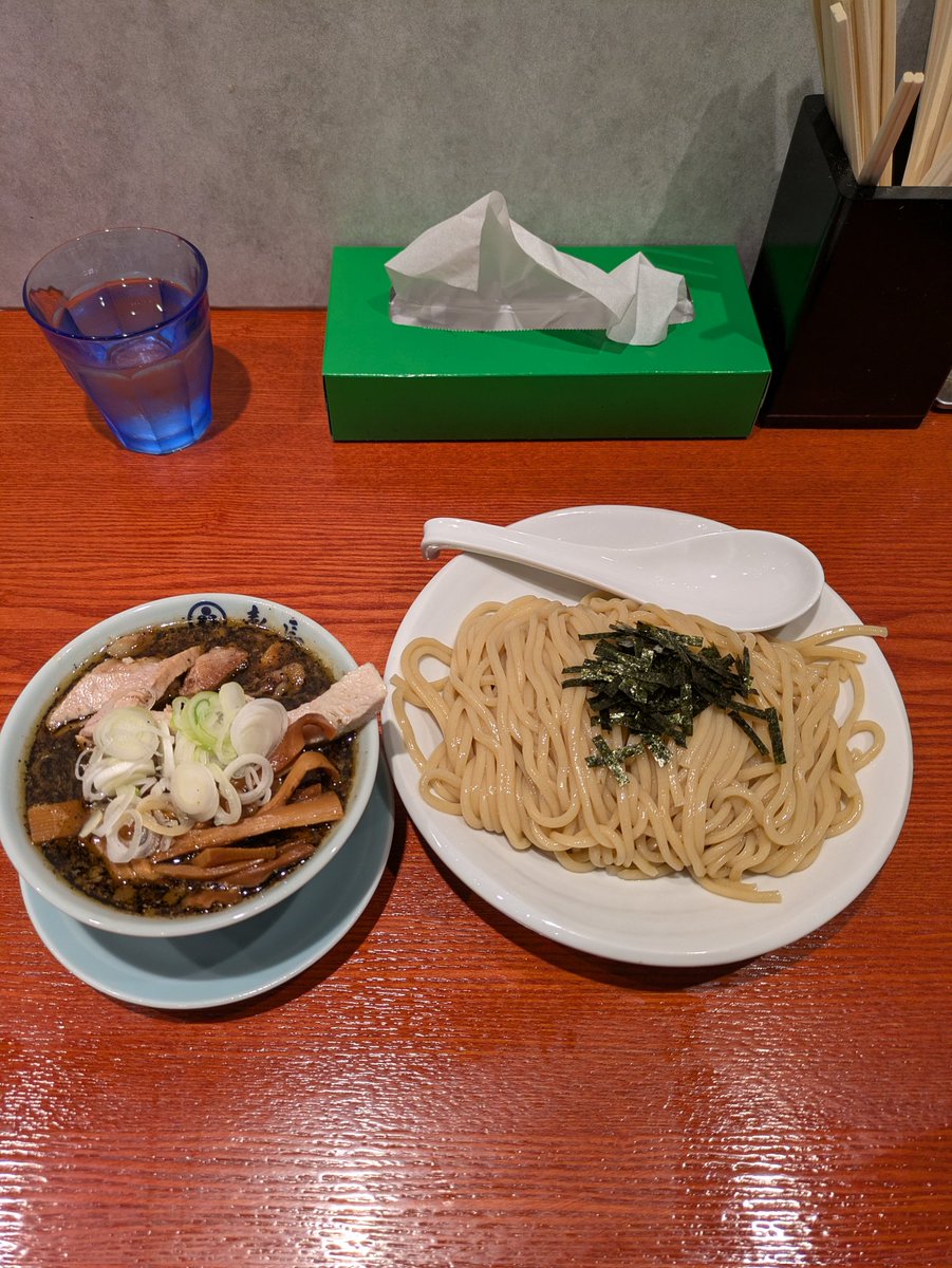 311xxMs's tweet photo. ぐぐぐ 腹痛で死にそうになってるから気を紛らわせるために生存ポスト
最近は不眠症になったり難聴再発したりとボロボロだけど何とか生きてるよ みんなはＧＷ楽しんでね https://t.co/CX05iBEJC1