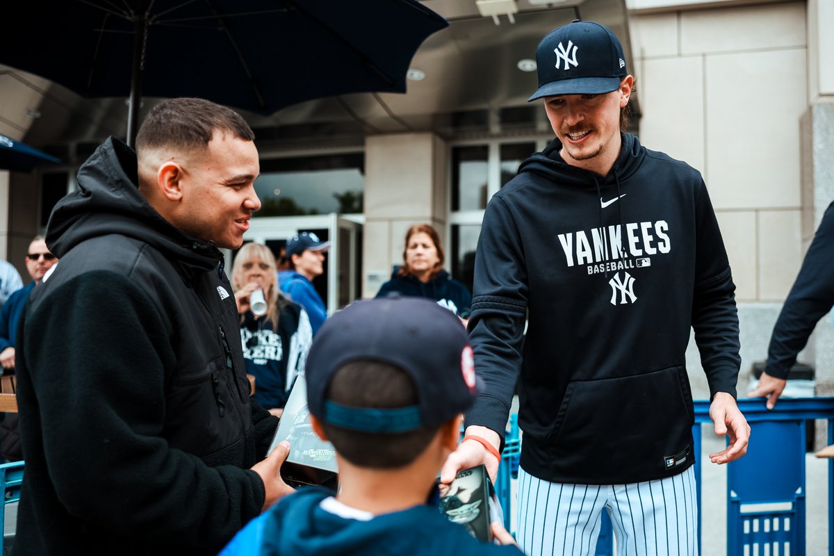 Yankees's tweet image. A Man(dalorian) of the people 🤝

@MaxFried32 | #RepBX