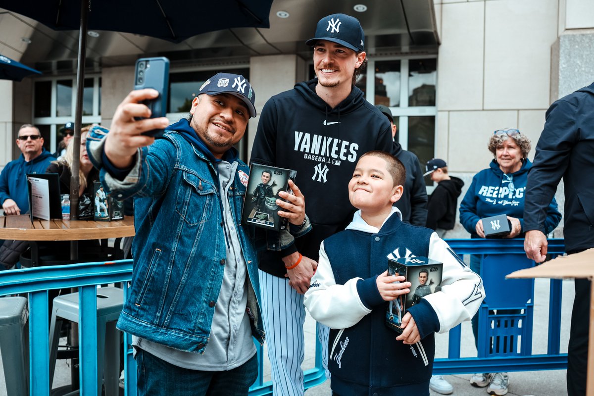 Yankees's tweet image. A Man(dalorian) of the people 🤝

@MaxFried32 | #RepBX