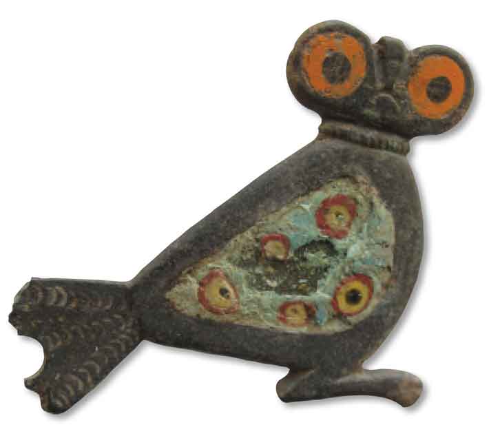 DrJEBall's tweet image. An adorable #Roman owl brooch, with such big beautiful eyes! It was made 1700+ years ago, &amp;amp; at some point made its way to the small island of Bornholm (Denmark) - as booty, trade, or a gift, maybe..? (📷 National Museum of Denmark)
