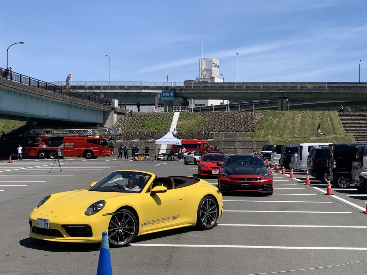 kenkusatti's tweet photo. 今日も狩野川沿いをライド。
通りかかりの神島公園でイベント観てきました🚗
#クロスバイク
#狩野川
#神島公園 https://t.co/AemOVvFQhj