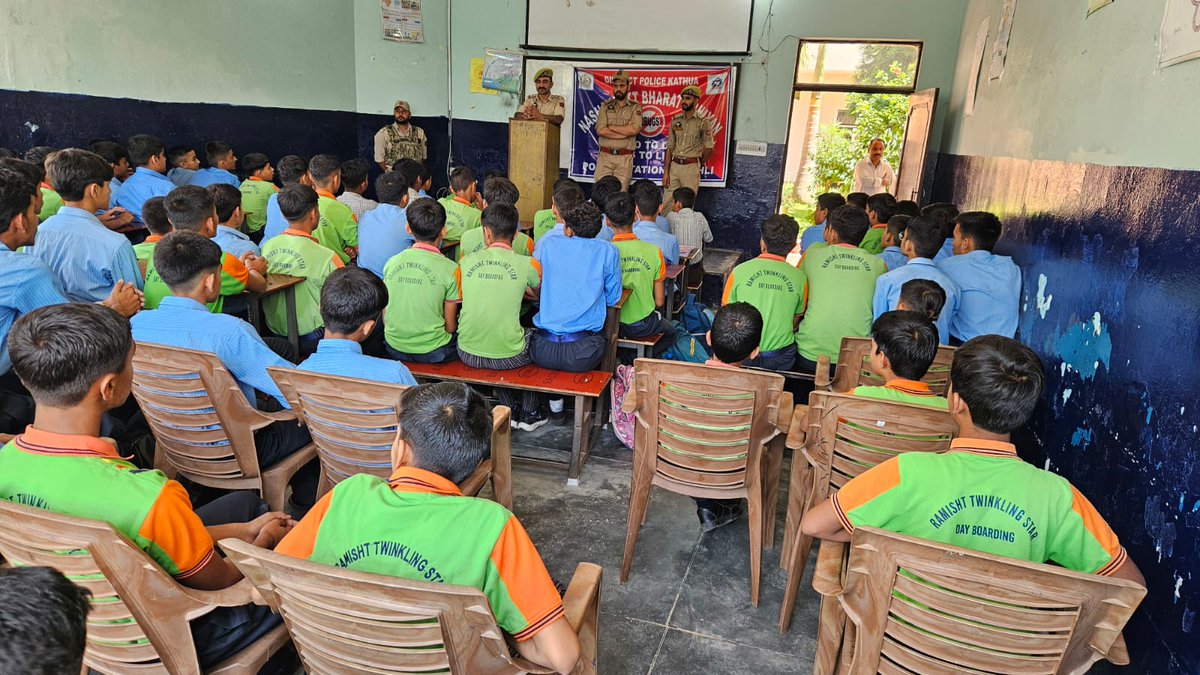 KathuaPolice's tweet image. #NashaMuktJammuKashmir
 KATHUA POLICE CONDUCTED #ANTI- DRUG AWARENESS PROGRAMMES AT BASOHLI &amp;amp; LOHAI #UNDER NASHA MUKT ABHIYAN.
@JmuKmrPolice
@ZPHQJammu
@DigJsk @mohita_ips