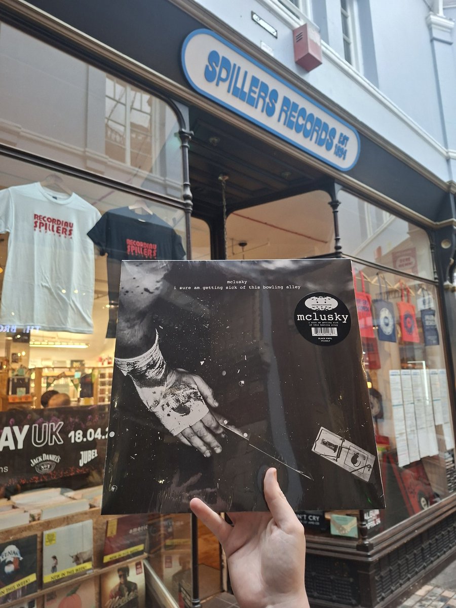 spillersrecords's tweet image. #NP

Well, @shit_rock may be getting sick of this bowling alley, but we're not getting sick on having new Mclusky to get stuck into!

New 12" on @IpecacRec featuring 4 new tracks as well as a few songs from their 2023 comeback EP

Been flying out since release yesterday 👌