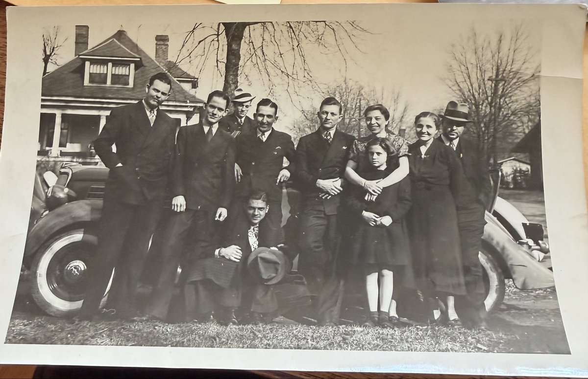 AGower1's tweet photo. @iowahawkblog @iowahawkblog Found this pic cleaning out my Mom’s attic. Any chance you can ID this one? #davescaridservice https://t.co/QLJ6oeaVdX