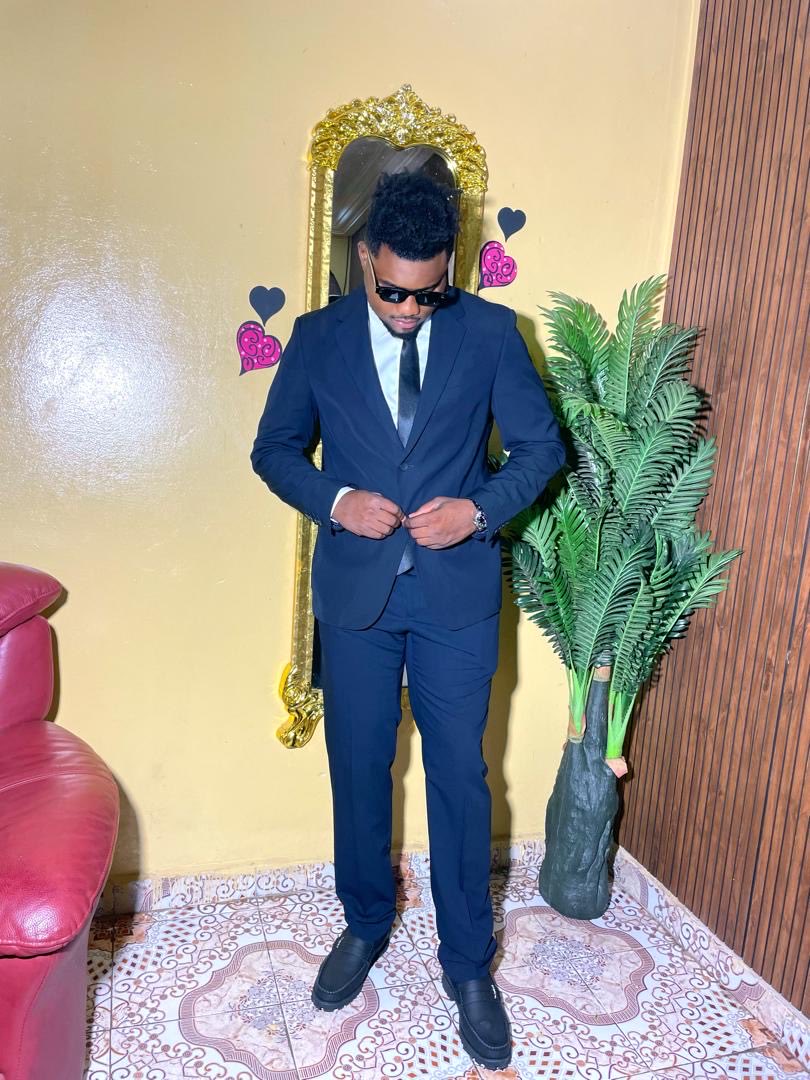 Grateful and extra motivated.l pushed through the tough days and l'am ready for new beginnings,bigger goals,and all the beautiful wishes ahead.I did it and I'm just getting started.Cheers to me! And the entire class2025🎓🎉
#UTG
