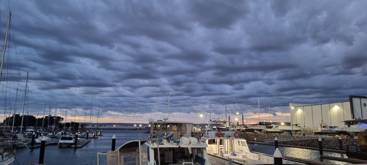 Roxydogroxydog's tweet image. Awesome sunrise at the Dockyards this morning. I will never get sick of this view. #chilled Another reason I like working Saturday is that i start in the dark, but my 20 min smoko is fkn awesome. Plus I get to wander round  and check all the boats out the odd dolphins too