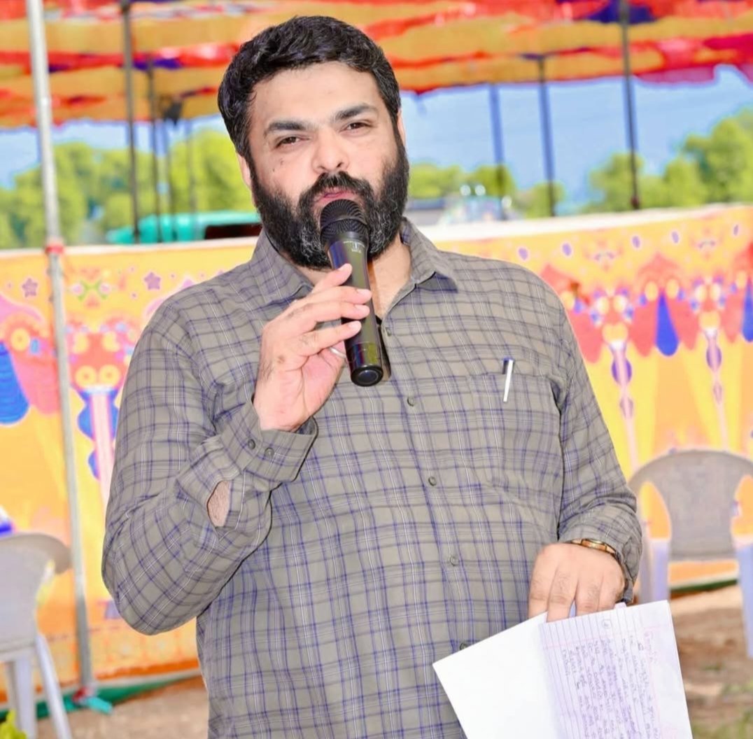 VyasAnchor's tweet image. પરિવારોત્સવ....ની સાથે જીવન બન્યું ઉત્સવ...જીવન પર્વ- જીવનને ઉત્સવ બનાવવાની કળા... 

આભાર બાપુપુરા ગામ.. પ્રેમ આપવા બદલ....

Experience the difference with Anchor Purvesh Vyas 
#anchorpv #motivation #anchor