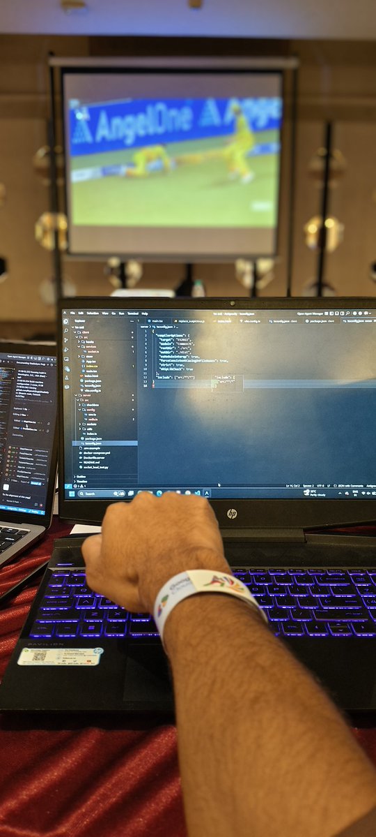 Rochak__tiwari's tweet image. Right in the middle of the action at the @gdgcloudbhopal Vibe Coding Hackathon ⚡️
Building, learning, and vibing with some amazing devs 🚀

#GDG #Hackathon #Bhopal