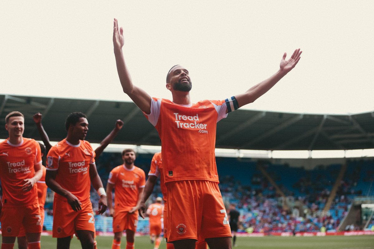 BlackpoolFC's tweet photo. A finish fit for a king at the home of the Royals. 👑

🍊 #UTMP https://t.co/JnBJKMtIlK