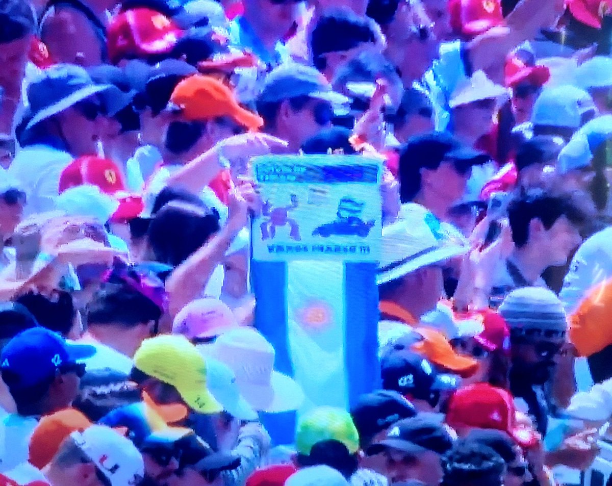 dgalantz's tweet photo. Un hincha con mí dibujo en la tribuna alentando a Franco 💙🤍💙
@FranColapinto Miami F1 https://t.co/8G8PBJScqB