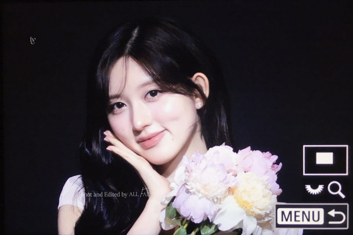260502 제일 좋아하는 꽃 중 하나가 작약이라 꼭 작약이 나올 때 다시 한 번 너에게 작약향을 보내고 싶었어 향이 참 좋은 꽃이야 벌써 보고 싶네 오늘 밤도 편안히 푹 자길🤍
#아이브 #IVE #가을 #GAEUL #ガウル