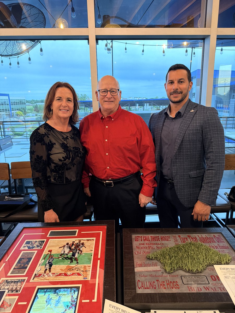 BHERIhealth1's tweet image. Proud to support @MakeAWish at an event hosted by local business @choose_arkansas  💙

Andrew &amp;amp; Dawn represented BHERI as we gave back to a mission bringing hope to children &amp;amp; families facing critical illness.

Grateful to be part of something bigger.
#BHERI #GiveBack #Community