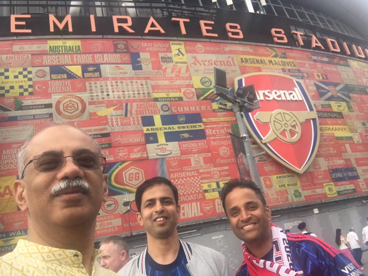 swadke's tweet image. Great to have friends over in London #WeMetOnTwitter @prahappy #COYG @Arsenal #RaosahebKatta @Prasaadhere