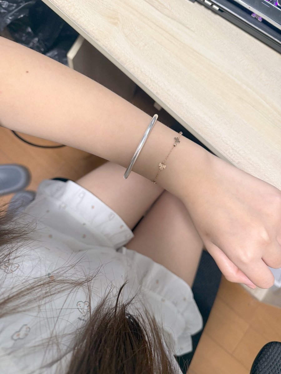 拜托爱我一点可以吗 tweet media