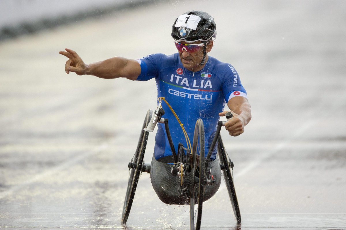 NEWS - 🔴I funerali di Alex Zanardi si terranno martedì a Padova. La notizia è stata diffusa dalla famiglia attraverso una nota ufficiale, nella quale la moglie Daniela e il figlio Niccolò hanno voluto esprimere un sentito ringraziamento per l’affetto e la vicinanza dimostrati da